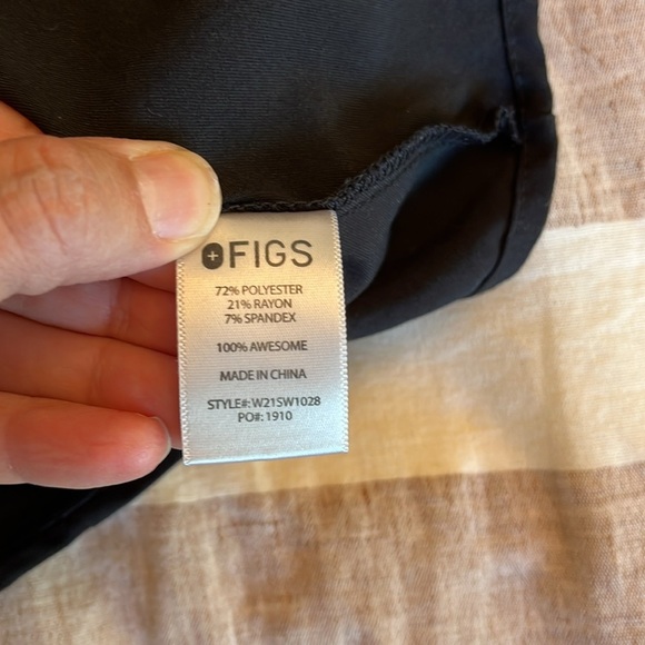 Figs Black pullover short sleeve medical scrubs front pocket top size small - Picture 10 of 14